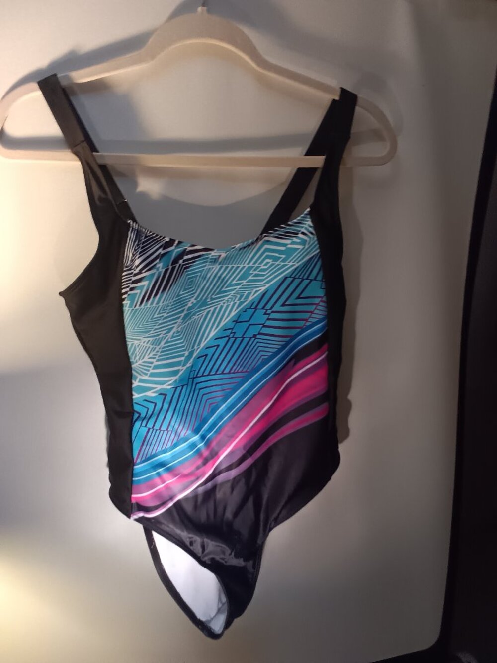 No Brand Tank Style Swimsuit Size M With adjustable Straps and Removable Cups.